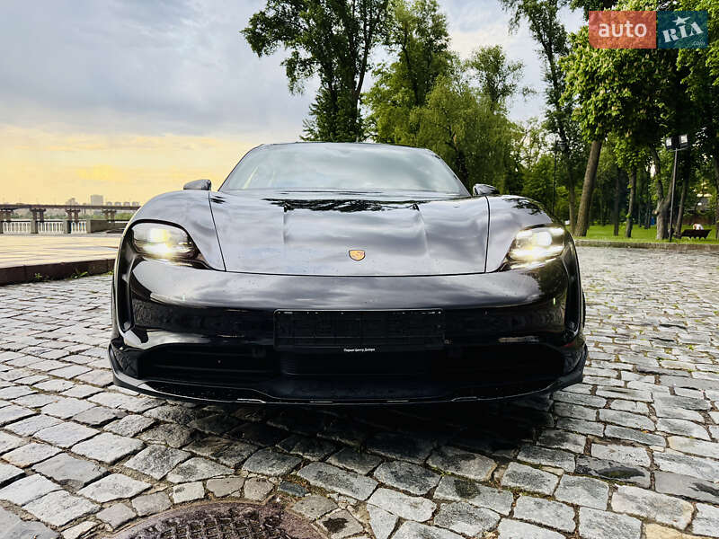 Седан Porsche Taycan 2022 в Киеве