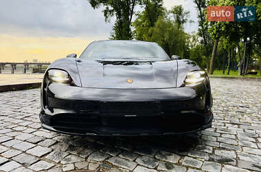 Седан Porsche Taycan 2022 в 