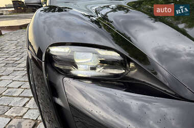 Седан Porsche Taycan 2022 в 
