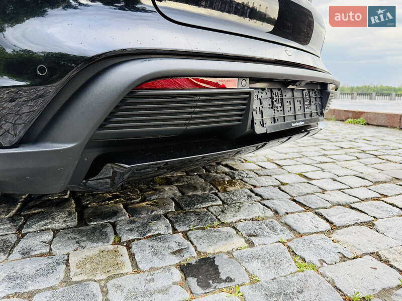 Седан Porsche Taycan 2022 в Киеве