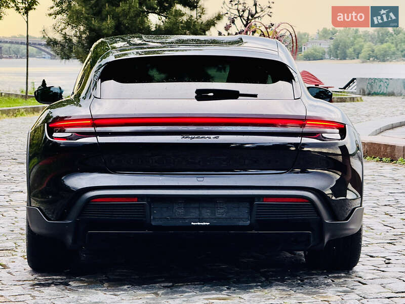 Седан Porsche Taycan 2022 в Киеве