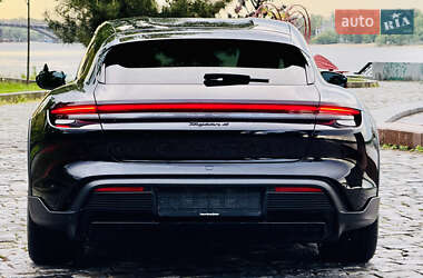 Седан Porsche Taycan 2022 в 