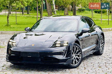 Седан Porsche Taycan 2022 в 