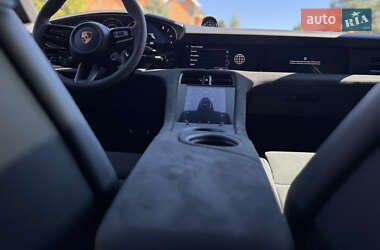 Седан Porsche Taycan 2023 в 