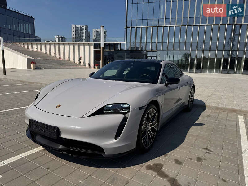 Седан Porsche Taycan 2021 в 