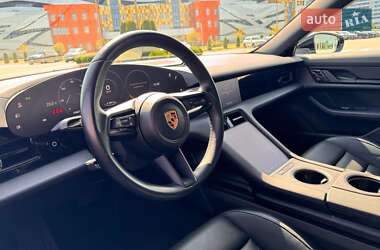Седан Porsche Taycan 2021 в 