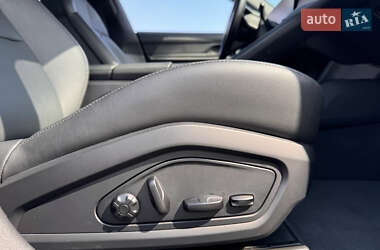 Седан Porsche Taycan 2021 в 
