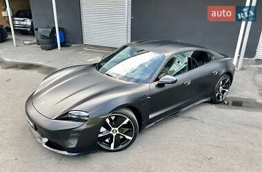 Седан Porsche Taycan 2020 в 