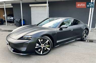 Седан Porsche Taycan 2020 в 