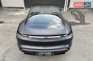 Седан Porsche Taycan 2020 в 