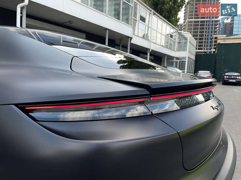 Седан Porsche Taycan 2020 в Киеве