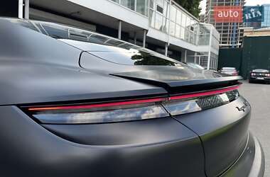 Седан Porsche Taycan 2020 в 