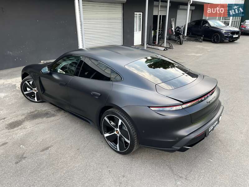 Седан Porsche Taycan 2020 в Киеве