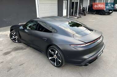 Седан Porsche Taycan 2020 в 