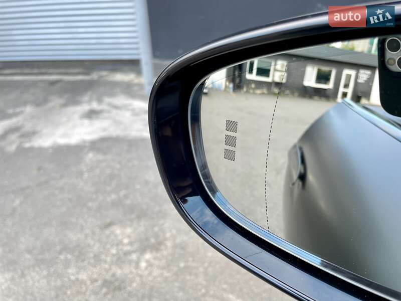 Седан Porsche Taycan 2020 в Киеве