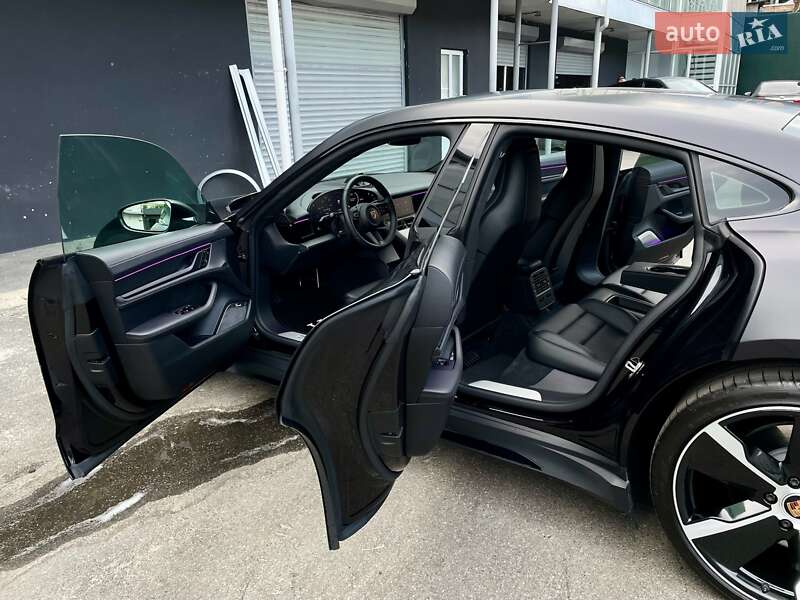 Седан Porsche Taycan 2020 в Киеве