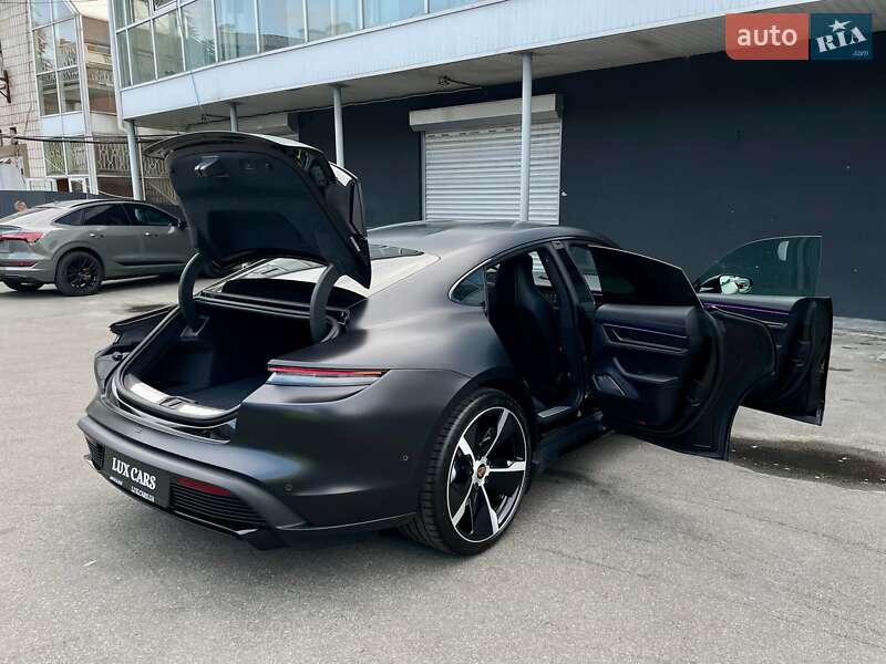 Седан Porsche Taycan 2020 в Киеве