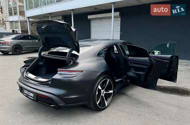 Седан Porsche Taycan 2020 в 