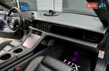 Седан Porsche Taycan 2020 в 