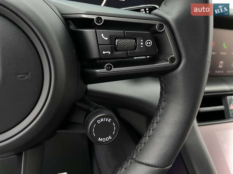 Седан Porsche Taycan 2020 в Киеве