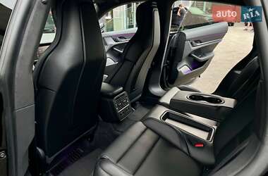 Седан Porsche Taycan 2020 в 