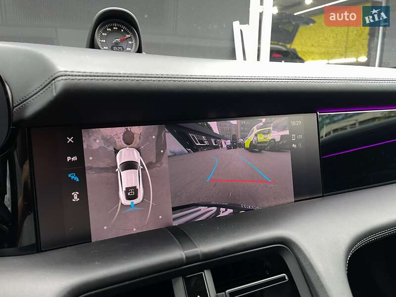 Седан Porsche Taycan 2020 в Киеве