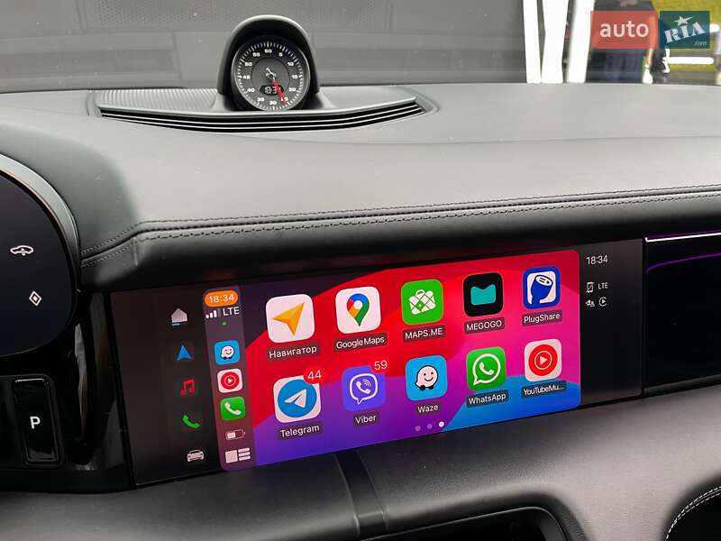 Седан Porsche Taycan 2020 в Киеве