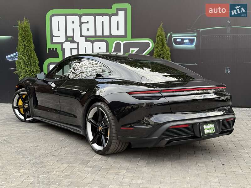 Седан Porsche Taycan 2019 в Киеве