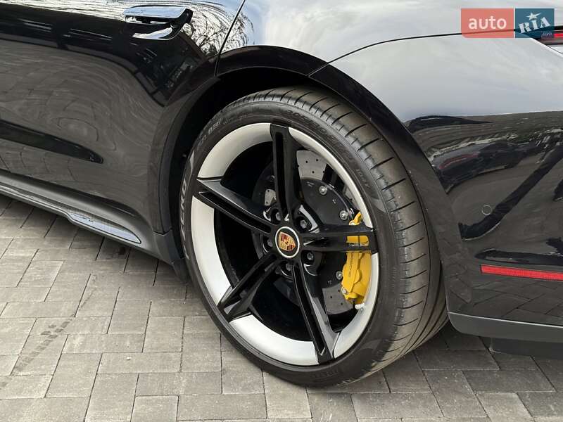 Седан Porsche Taycan 2019 в Киеве