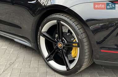 Седан Porsche Taycan 2019 в 