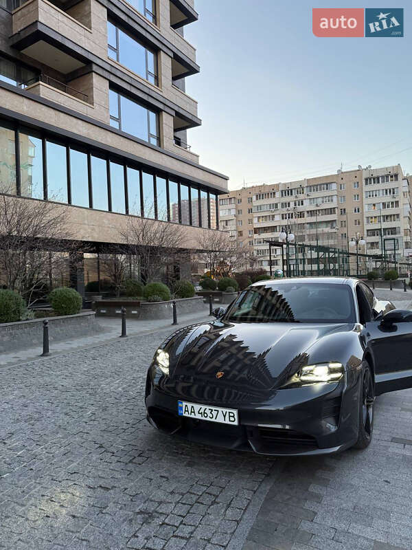 Седан Porsche Taycan 2021 в 
