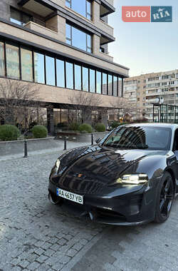 Седан Porsche Taycan 2021 в 
