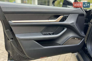 Седан Porsche Taycan 2020 в 