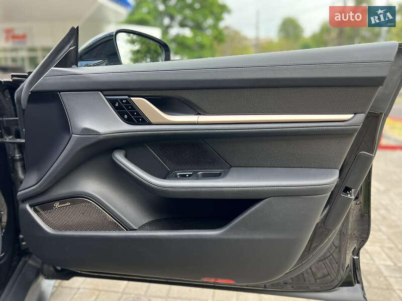 Седан Porsche Taycan 2020 в Днепре