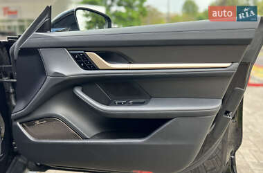 Седан Porsche Taycan 2020 в 