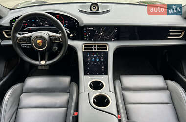 Седан Porsche Taycan 2020 в 