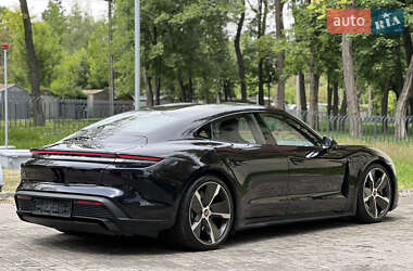 Седан Porsche Taycan 2020 в 