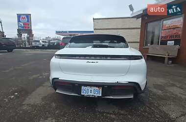 Седан Porsche Taycan 2022 в 