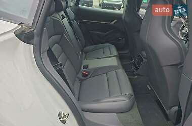 Седан Porsche Taycan 2022 в 