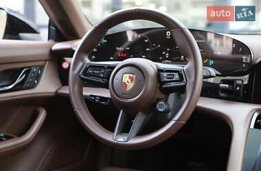 Седан Porsche Taycan 2023 в 