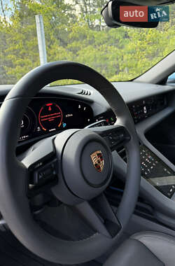 Седан Porsche Taycan 2023 в 