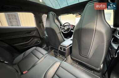 Седан Porsche Taycan 2021 в 