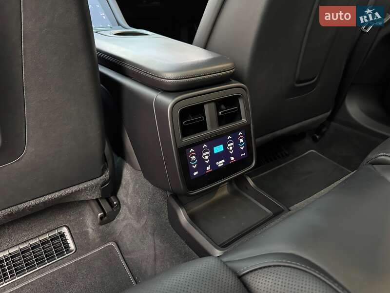 Седан Porsche Taycan 2021 в Мукачевому