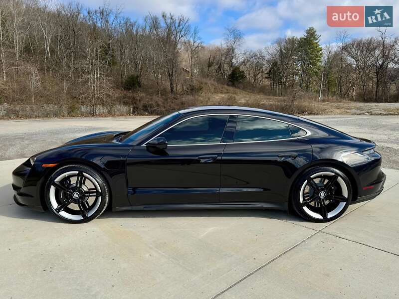 Седан Porsche Taycan 2021 в Мукачевому