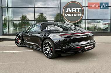 Седан Porsche Taycan 2021 в 