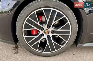 Седан Porsche Taycan 2021 в 
