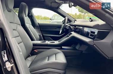 Седан Porsche Taycan 2021 в 