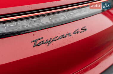Седан Porsche Taycan 2021 в 