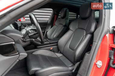 Седан Porsche Taycan 2021 в 