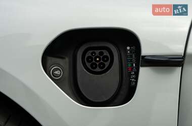 Седан Porsche Taycan 2021 в 